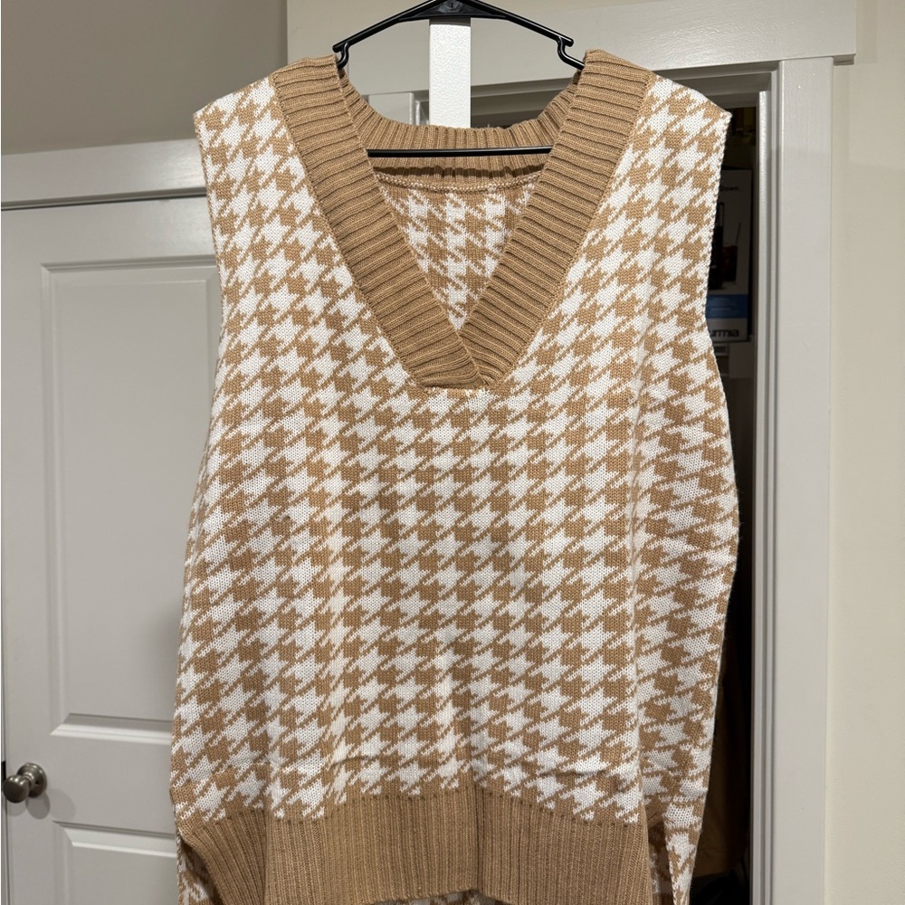 Women's Tan and White Houndstooth Sweater Vest